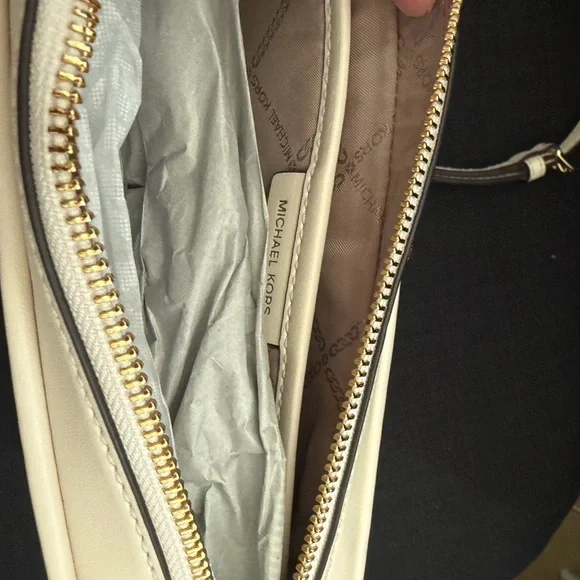Michael Kors Natural Cream Jet Set Crossbody Bag - Picture 9 of 15